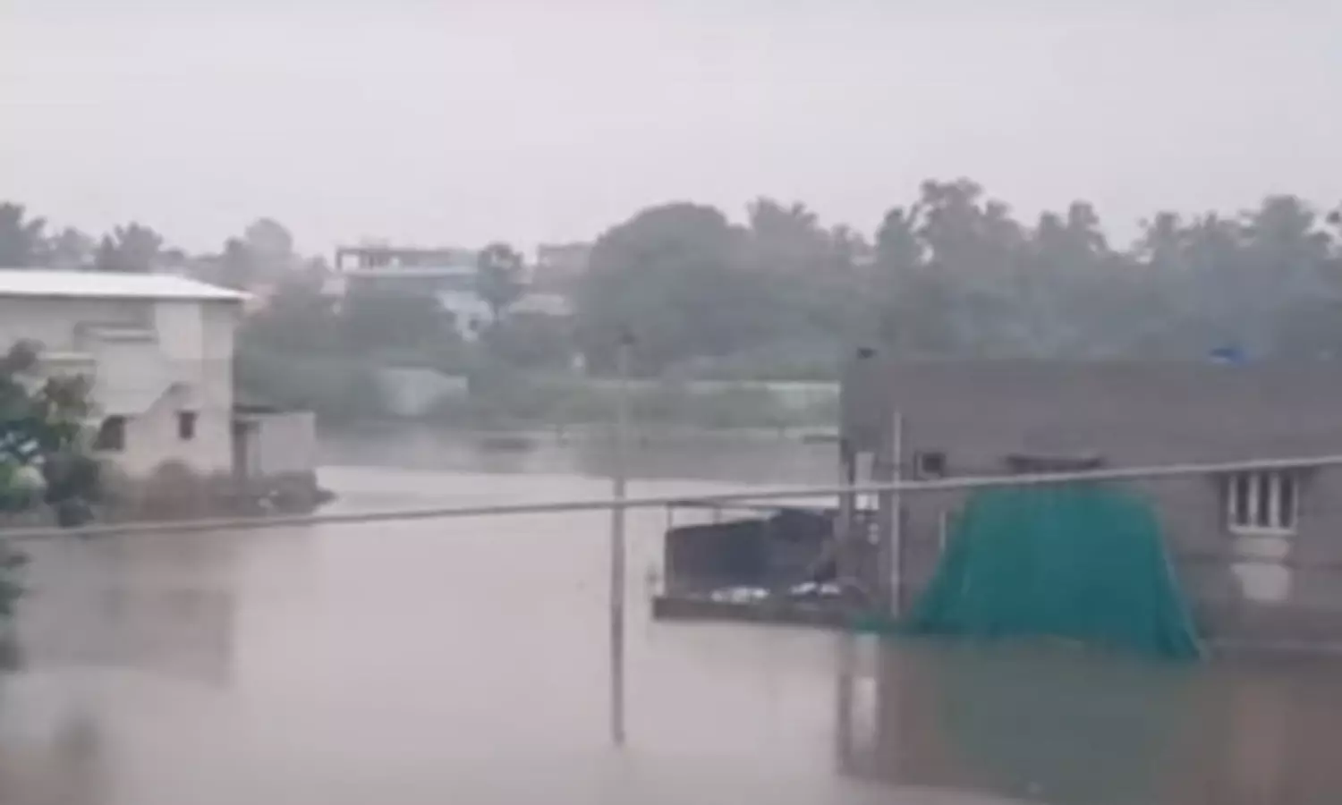 நாகை மாவட்டம் என்ஜிஓ காலனி பகுதியில்... ... தாமதமாகும் புயல் - மணிக்கு 3 கி.மீ. வேகத்தில் நகர்கிறது.. லைவ் அப்டேட்ஸ்