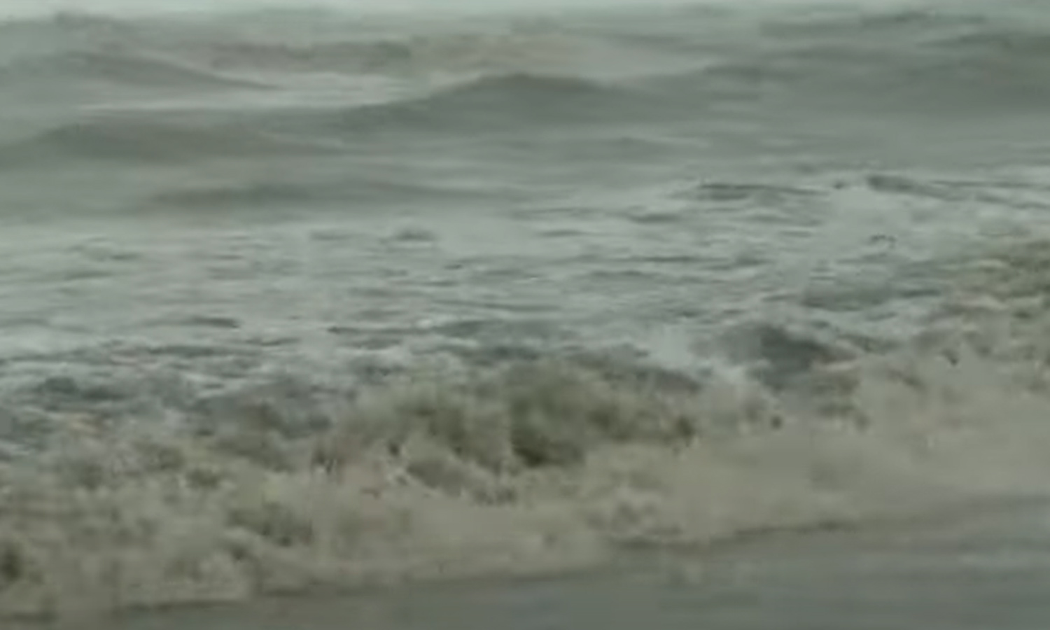 நாகை மாவட்டம் வேளாங்கண்ணியில் கடல் கொந்தளிப்புடன்... ... தாமதமாகும் புயல் - மணிக்கு 3 கி.மீ. வேகத்தில் நகர்கிறது.. லைவ் அப்டேட்ஸ்