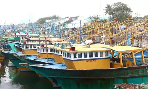 தூத்துக்குடியில் 3-வது நாளாக மீனவர்கள் கடலுக்கு செல்லவில்லை