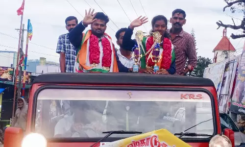 சிலம்பம் போட்டியில் மலை கிராம மாணவி 3 தங்கம் வென்று சாதனை