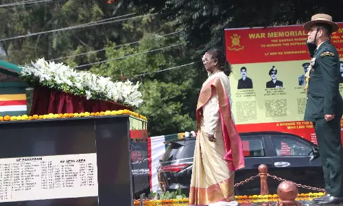 குன்னூரில் ராணுவ அதிகாரிகளுடன் கலந்துரையாடிய ஜனாதிபதி திரவுபதி முர்மு