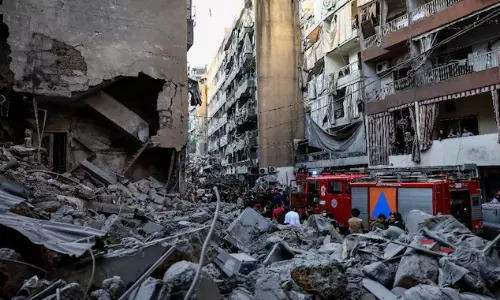 போர் நிறுத்தம் தொடங்கிய போதும் லெபனான் மீது மீண்டும் தாக்குதல் நடத்திய இஸ்ரேல்