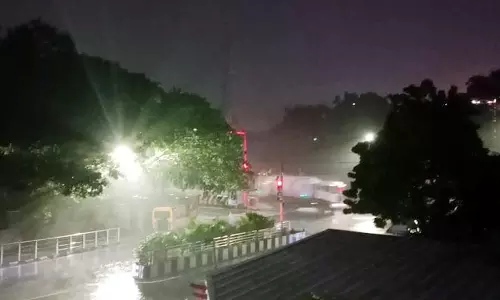 சென்னை மற்றும் சுற்றுவட்டார பகுதிகளில் வெளுத்து வாங்கிய கனமழை