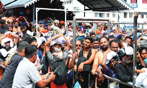 சபரிமலையில் பெண்கள்-முதியவர்கள், மாற்றுத்திறனாளிகள் தரிசனம் செய்ய சிறப்பு வாயில்