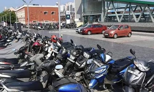 கனமழை எதிரொலி: 2 ரெயில் நிலைய பார்க்கிங்கை பயன்படுத்த வேண்டாம்- மெட்ரோ நிர்வாகம்