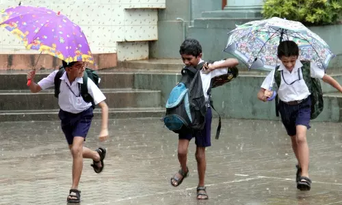 ஃபெங்கல் புயல்: சென்னை உள்பட 10 மாவட்டங்களில் பள்ளி, கல்லூரிகளுக்கு விடுமுறை அறிவிப்பு