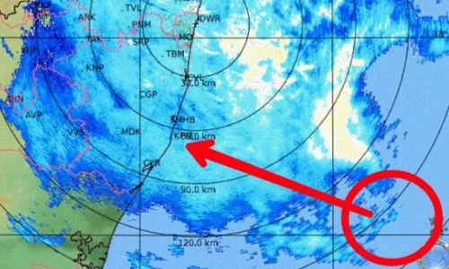 ஃபெஞ்சல் கரையை கடக்க தாமதமாகுமா? 4 மாவட்டங்களில் 10 மணிக்கு மேல் மழையின் தீவிரம் அதிகரிக்கும்