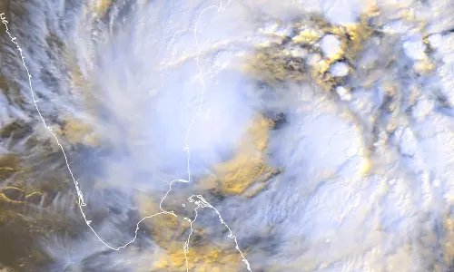 இன்று இரவு அல்லது நாளை காலை புயல் கரையை கடக்கும்... பிரதீப் ஜான் கணிப்பு