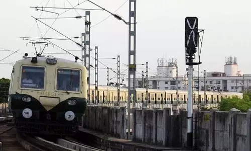 கடற்கரை-வேளச்சேரி இடையிலான புறநகர் ரெயில் சேவை நிறுத்தம்