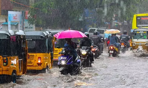இரவு 10 மணி வரை 10 மாவட்டங்களுக்கு அதி கனமழைக்கு வாய்ப்பு- வானிலை ஆய்வு மையம்
