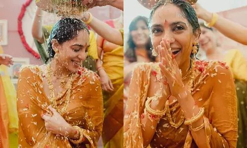 கல்யாண கலையில்  நடிகை சோபிதா துலிபாலா..  ஹல்தி வைபவ புகைப்படங்களை பகிர்ந்து நெகிழ்ச்சி