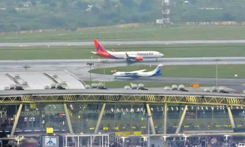 கரையைக் கடந்த ஃபெஞ்சல் புயல் - சென்னையில் விமான சேவை மீண்டும் தொடக்கம்