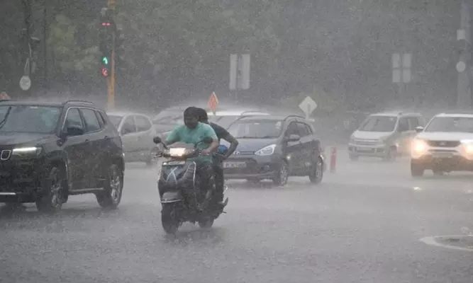 ஃபெஞ்சல் புயல் காரணமாக தமிழகத்தில் இன்று 7... ... அச்சுறுத்தும் புயல் - தீவிர மழையை கொடுக்கக்கூடிய மேகங்கள் சென்னையை நெருங்குகின்றன