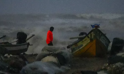 ஃபெஞ்சல் கரையை கடந்தும் ஆறு மாவட்டங்களுக்கு ரெட் அலர்ட்