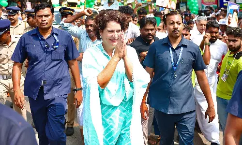 வயநாட்டில் பிரியங்கா காந்தி இன்று 2-வது நாளாக வாக்காளர்களுக்கு நன்றி தெரிவித்தார்