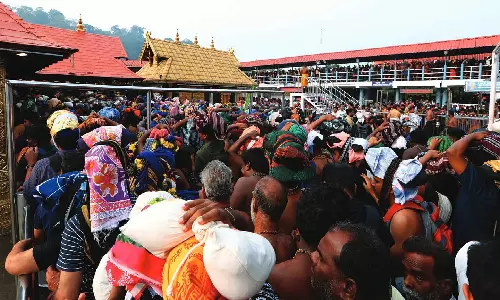 சபரிமலையில் கடந்த 12 நாட்களில் ரூ.63 கோடி வருவாய்