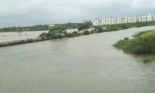 இயல்பு நிலைக்கு திரும்பிய மாமல்லபுரம்: பக்கிங்காம் கால்வாய் நிரம்பியது