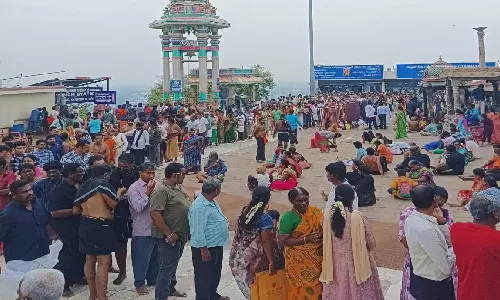 பழனியில் குவிந்த ஐயப்ப பக்தர்கள்: நீண்ட நேரம் காத்திருந்து சாமி தரிசனம்