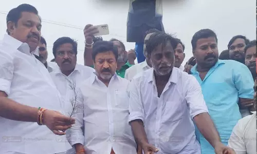 கனமழையால் பாதிக்கப்பட்ட விளைநிலங்களை எடப்பாடி பழனிசாமி நேரில் சென்று ஆய்வு செய்தார்