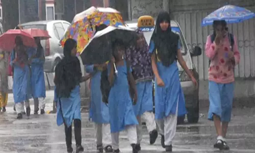 கனமழை எதிரொலி- 10 மாவட்டங்களில் நாளை பள்ளி, கல்லூரிகளுக்கு விடுமுறை