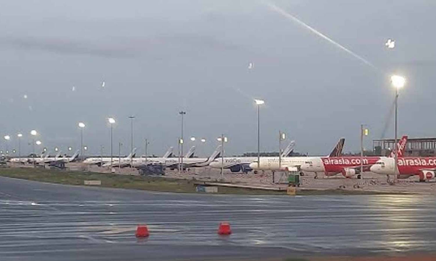 சென்னையில் அதிகாலை 1 மணிமுதல் மீண்டும் விமான சேவை தொடங்கியது