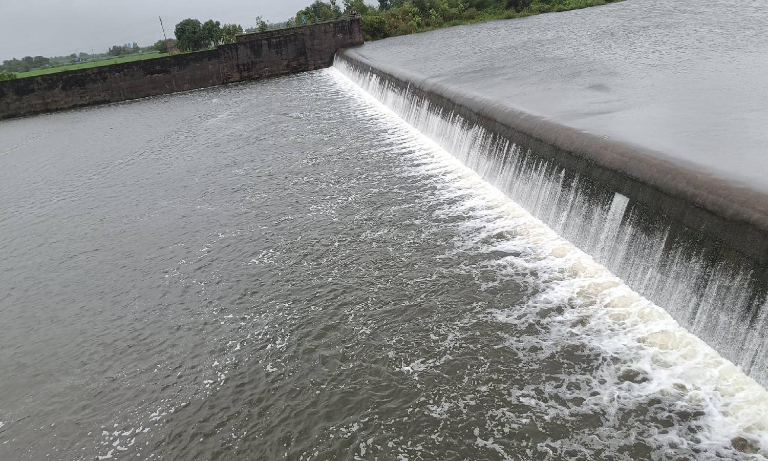 பிச்சாட்டூர் அணையில் உபரி நீர் திறப்பு: ஆரணி ஆற்றில் வெள்ள அபாய எச்சரிக்கை