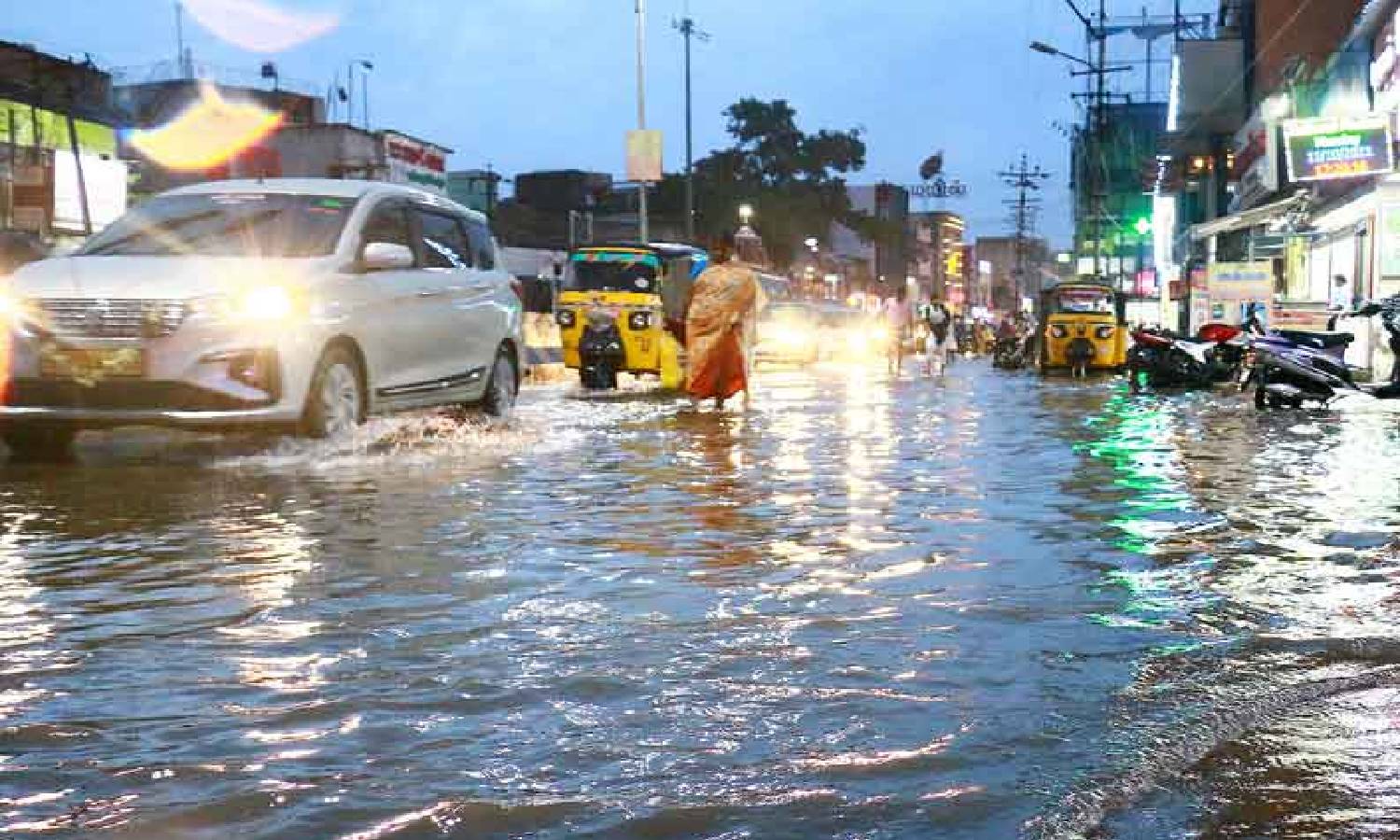 விழுப்புரம் மாவட்டத்தில் 42 ஆண்டுகளுக்கு பிறகு கொட்டி தீர்த்த கன மழை