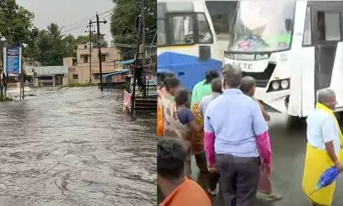 வெள்ள பாதிப்புகளை பார்வையிட்டு உதவ யாரும் வரவில்லை-  தேசிய நெடுஞ்சாலையில் கிராம மக்கள் மறியல்