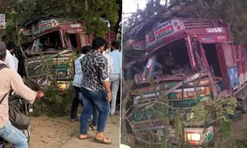 தெலுங்கானாவில் தாறுமாறாக ஓடிய லாரி- சாலையோர வியாபாரிகள் 10 பேர் உயிரிழப்பு