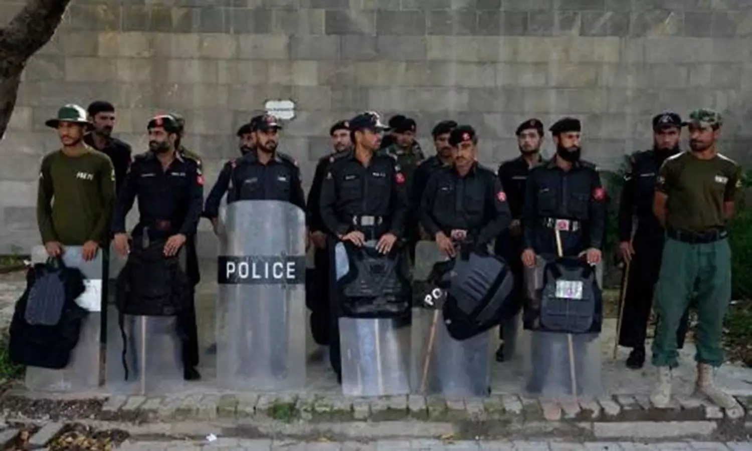 பாகிஸ்தானில் பழங்குடியினர் மோதல்.. பல நாட்களுக்கு பிறகு சண்டை நிறுத்தம் பாகிஸ்தானில் பழங்குடியினர் மோதல்.. பல நாட்களுக்கு பிறகு சண்டை நிறுத்தம்