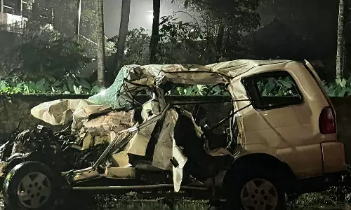 அரசு பேருந்து- கார் நேருக்கு நேர் மோதி விபத்து: 5 பேர் உயிரிழப்பு