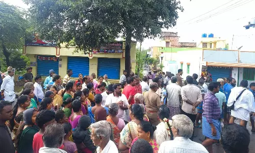 சேலம் மாவட்டத்தில் கனமழை- வீடுகளை சூழ்ந்த வெள்ளம்: பொதுமக்கள் சாலை மறியல் போராட்டம்