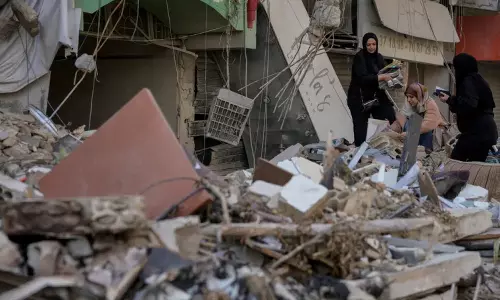 போர் நிறுத்தத்துக்கு மத்தியில் லெபனான் மீது இஸ்ரேல் வான்வழி தாக்குதல்- 11 பேர் பலி