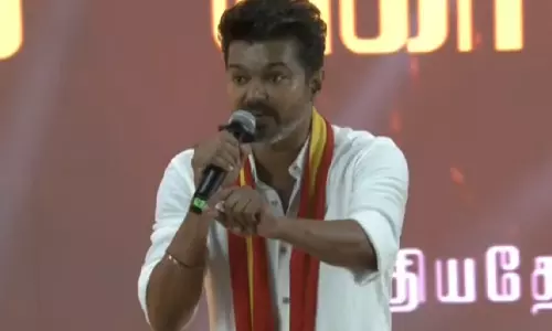 புயல், பேரிடரின் போது தற்காலிக நிவாரணம் கொடுத்துவிட்டுப் போவதுதான் தீர்வா? விஜய்