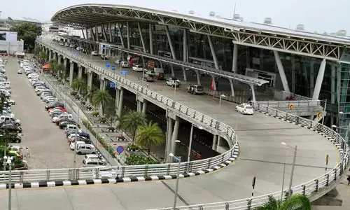 சென்னை விமான நிலையத்தில் வாகன நிறுத்த கட்டணம் திடீர் உயர்வு- பயணிகள் அதிர்ச்சி