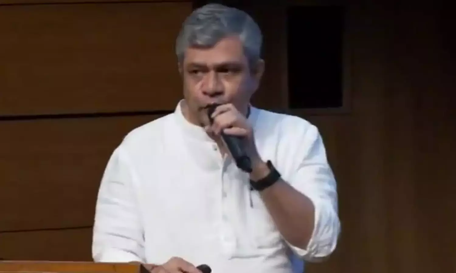 இந்திய ரெயில்வே ஒவ்வொரு ஆண்டும் ரூ.56,993 கோடி மானியம் வழங்குகிறது: அஸ்வினி வைஷ்ணவ்