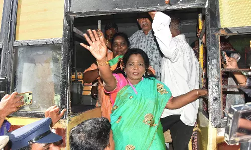 வங்கதேச இந்துக்களுக்கு ஆதரவாக போராட்டம்- தமிழிசை உள்பட இந்து அமைப்பினர் 500 பேர் கைது