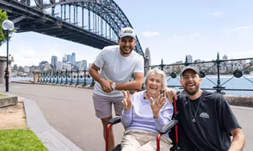 102 வயது மூதாட்டியின் கனவை நிறைவேற்றிய இளைஞர்கள்