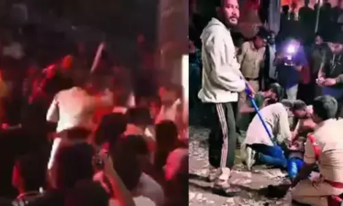 புஷ்பா 2  படத்தின் சிறப்புக்காட்சி- கூட்ட நெரிசலில் சிக்கி பெண் உயிரிழப்பு