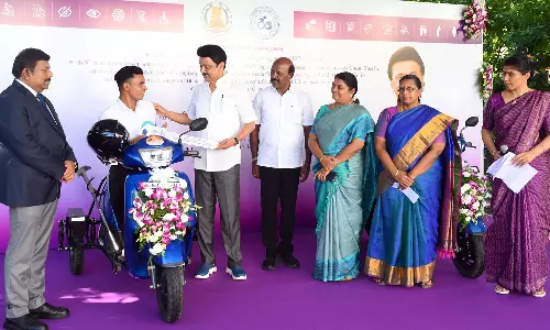 மாற்றுத்திறனாளிகளுக்கு விருதுகளை வழங்கினார் முதலமைச்சர் மு.க.ஸ்டாலின்