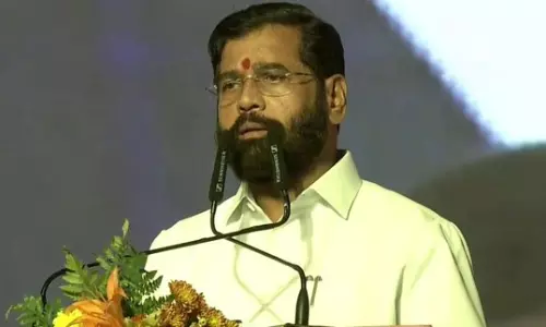 மகாராஷ்டிரா துணை முதல்வராக பதவியேற்றுக் கொண்டார் ஏக்நாத் ஷிண்டே