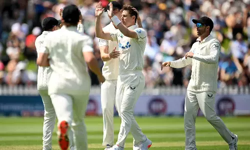 நியூசிலாந்துக்கு எதிரான 2வது டெஸ்ட்: முன்னணி வீரர்களை இழந்து இங்கிலாந்து திணறல்