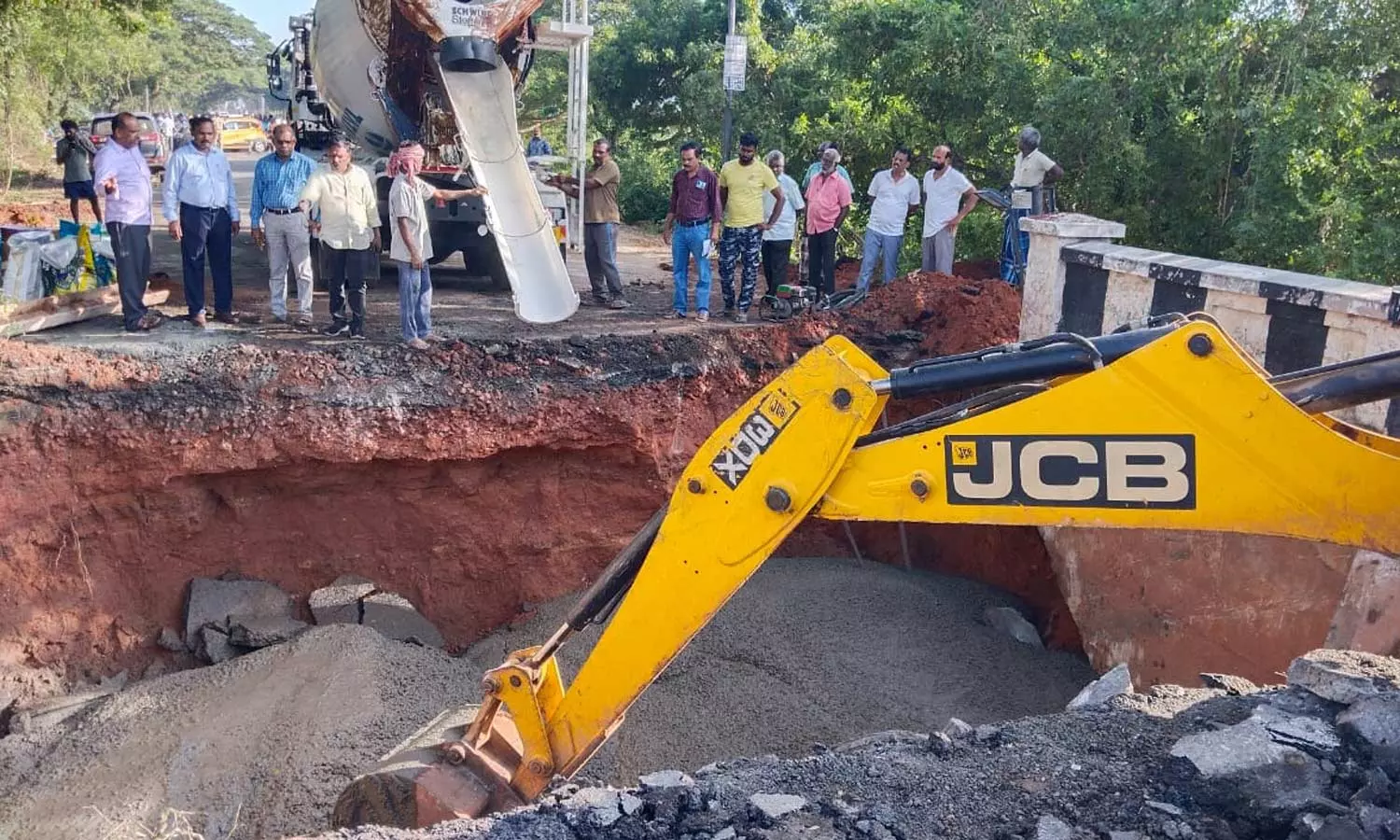 இடையார்பாளையம் பாலம் சீரமைக்கும் பணி தீவிரம்