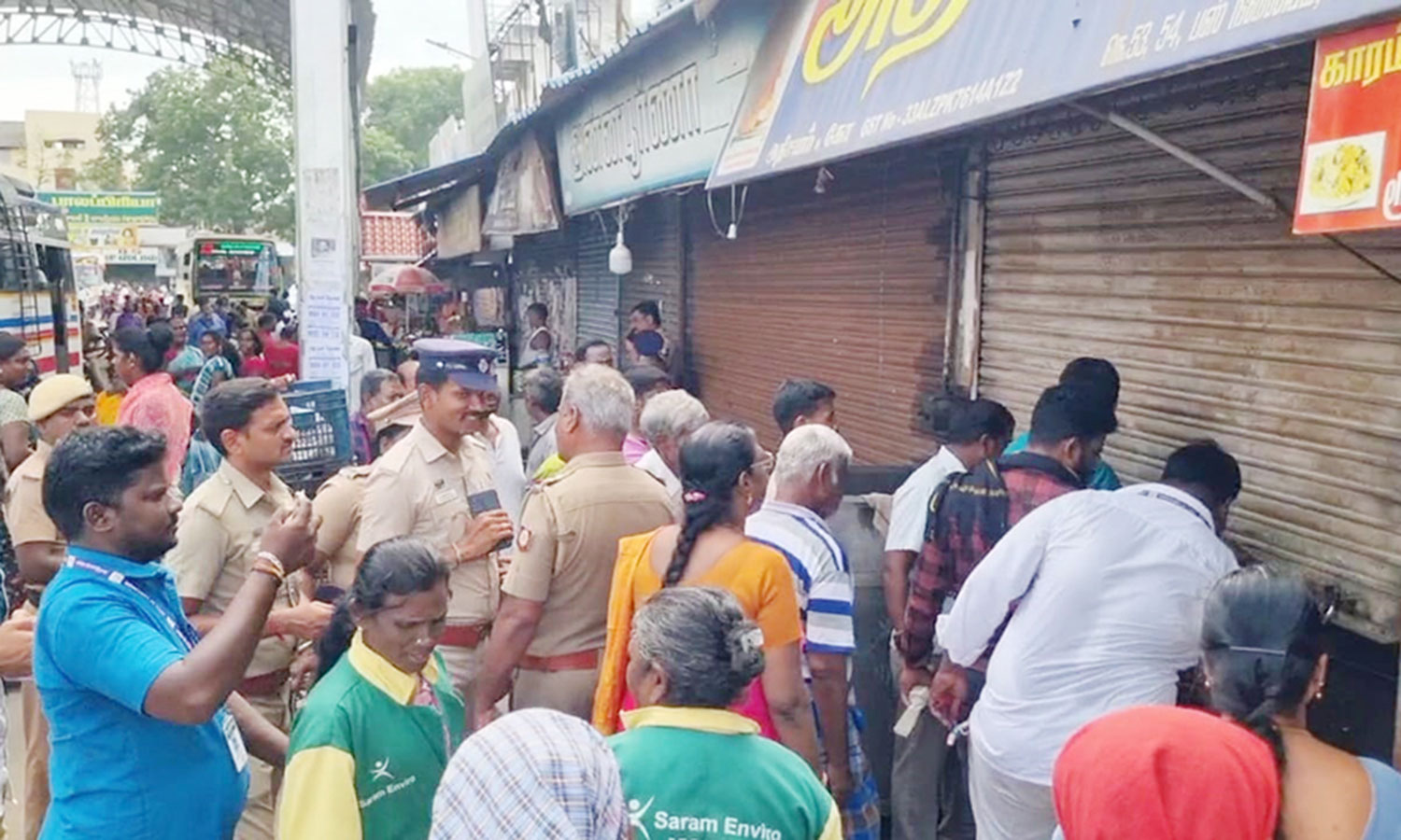 காஞ்சிபுரம் பஸ் நிலையத்தில் 7 கடைகளுக்கு 'சீல்'