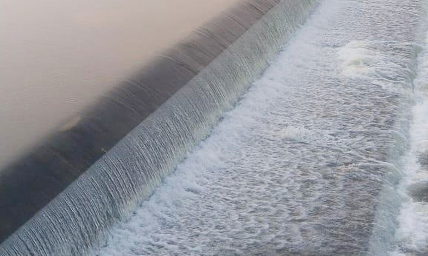 கேசவரம் அணைக்கட்டு நிரம்பி வழிகிறது