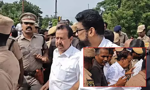 அமைச்சர் பொன்முடி மீது சேறு வீச்சு: இரண்டு பேர் மீது வழக்குப்பதிவு