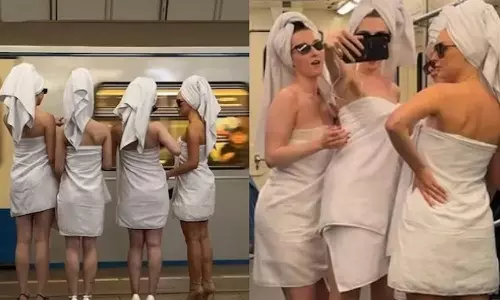 துண்டு அணிந்து மெட்ரோ ரெயிலில் 4 பெண்கள் பயணம்- வீடியோ