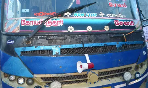 சேலம், ஈரோடு, கரூர்... கூவி அழைக்கும் காலம் போய் ஒலிபெருக்கி மூலம் அறிவிக்கும் பஸ் கண்டக்டர்கள்