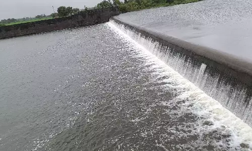 ஆரணி ஆற்றின் குறுக்கே குழாய் பதிக்கும் பணி நிறுத்தம்