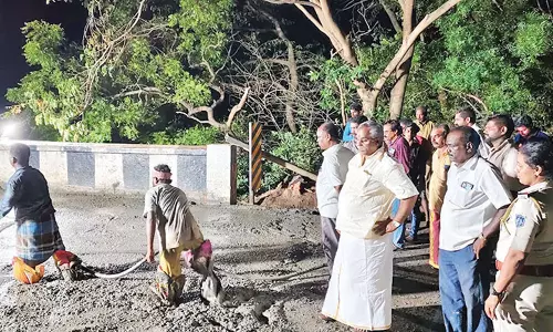 பாலம் சீரமைப்பு பணி 12 மணி நேரத்தில் முடிந்தது-  நாளை போக்குவரத்து தொடங்கும்